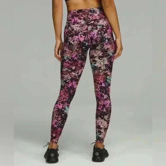 Lululemon 🍋- Base PaceHR tight 28” - Picture 3 of 5